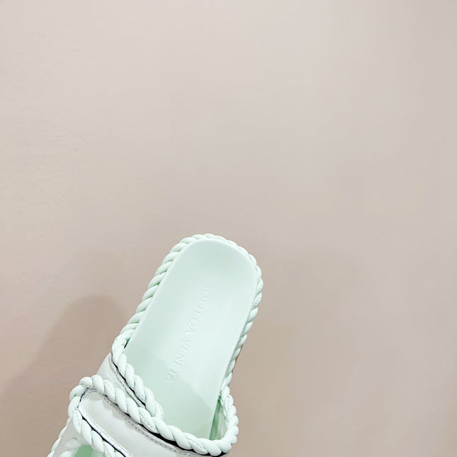 REFINED DAD SANDAL IN PISTACHIO GREEN LAMBSKIN MULE