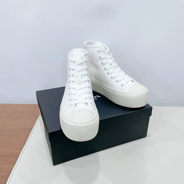 HIGH-TOP SEANKERS IN WHITE CANVAS