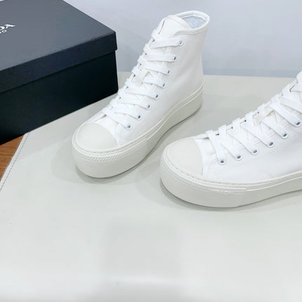 HIGH-TOP SEANKERS IN WHITE CANVAS