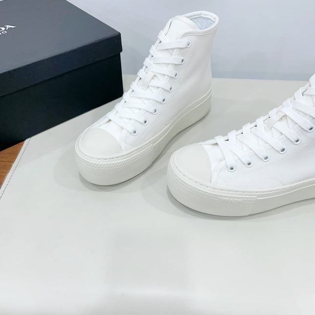 HIGH-TOP SEANKERS IN WHITE CANVAS