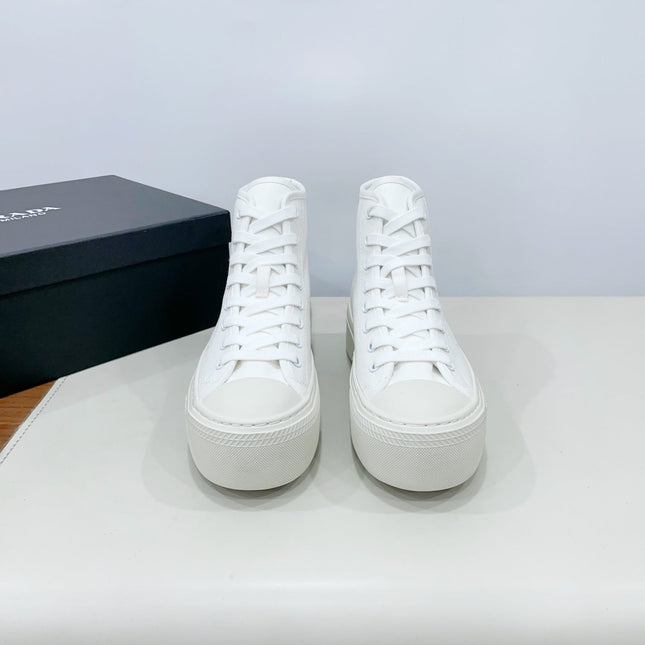 HIGH-TOP SEANKERS IN WHITE CANVAS
