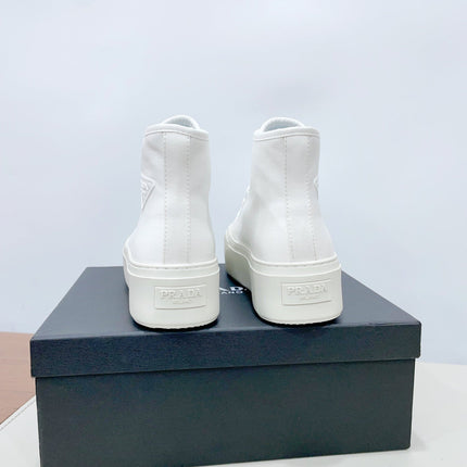 HIGH-TOP SEANKERS IN WHITE CANVAS