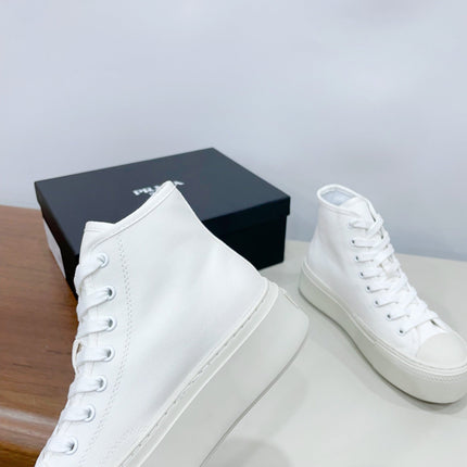HIGH-TOP SEANKERS IN WHITE CANVAS