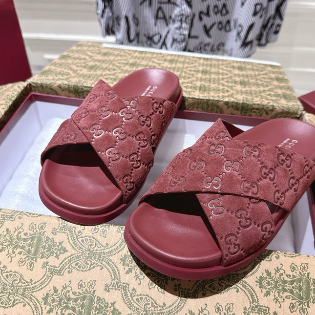 GG SLIDES IN RED SUEDE WITH EMBOSSED LOGO STYLE 9