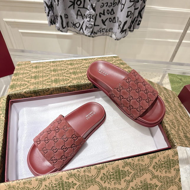 GG SLIDES IN RED SUEDE WITH EMBOSSED LOGO STYLE 3