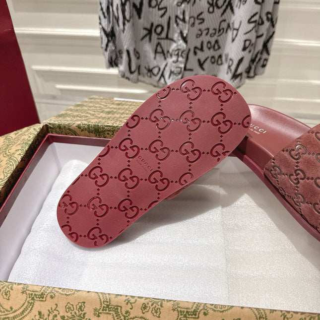 GG SLIDES IN RED SUEDE WITH EMBOSSED LOGO STYLE 3