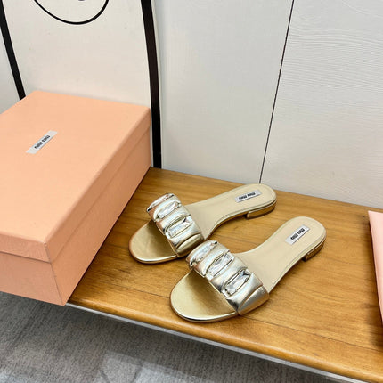 FLAT SLIDE IN LIGHT GOLD CALFSKIN