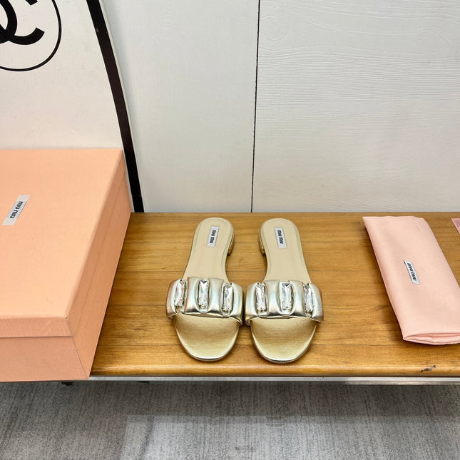 FLAT SLIDE IN LIGHT GOLD CALFSKIN