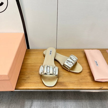 FLAT SLIDE IN LIGHT GOLD CALFSKIN