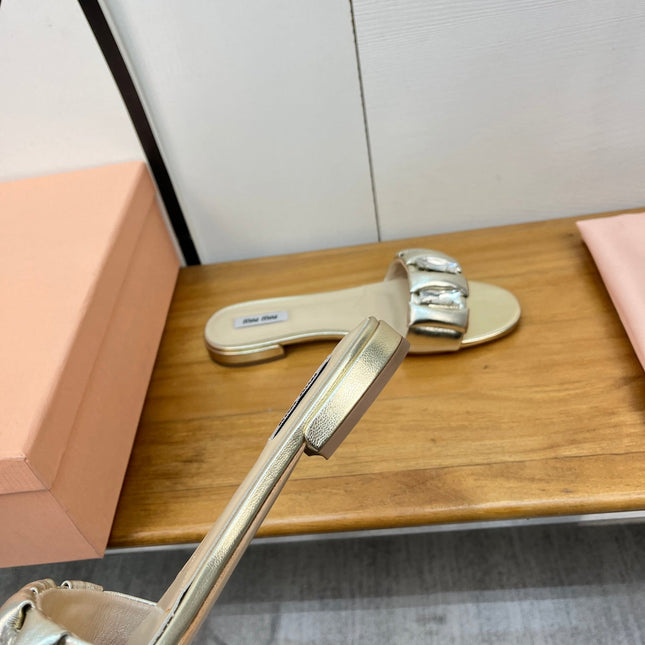 FLAT SLIDE IN LIGHT GOLD CALFSKIN