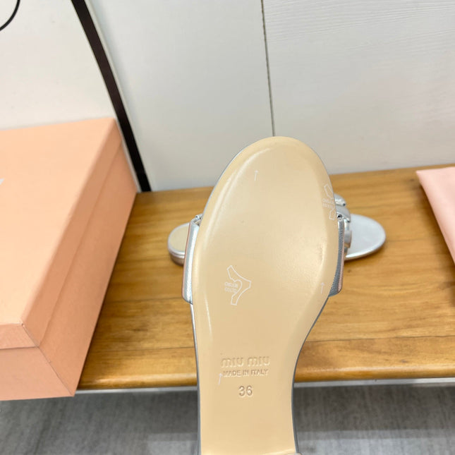 FLAT SLIDE IN SILVER CALFSKIN