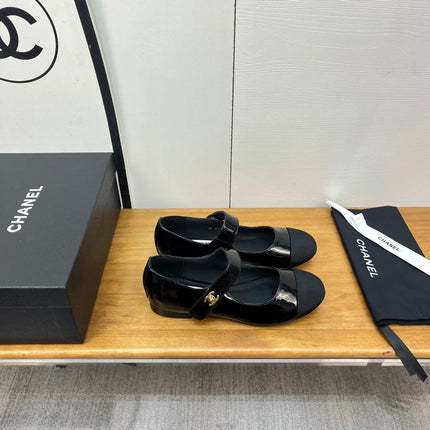 CHANEL 25S FLATS WITH FABRIC TOE IN BLACK GLOSSY CALFSKIN