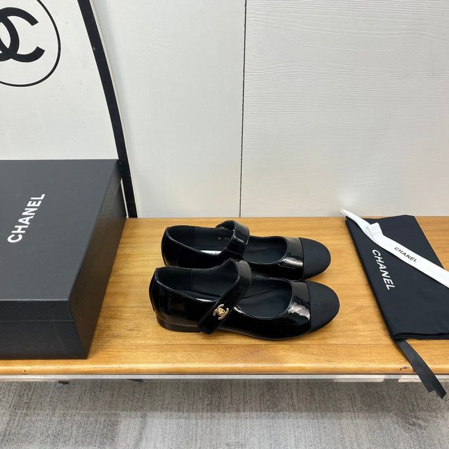 CHANEL 25S FLATS WITH FABRIC TOE IN BLACK GLOSSY CALFSKIN