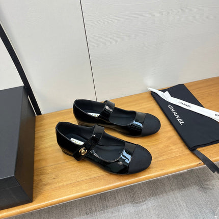 CHANEL 25S FLATS WITH FABRIC TOE IN BLACK GLOSSY CALFSKIN