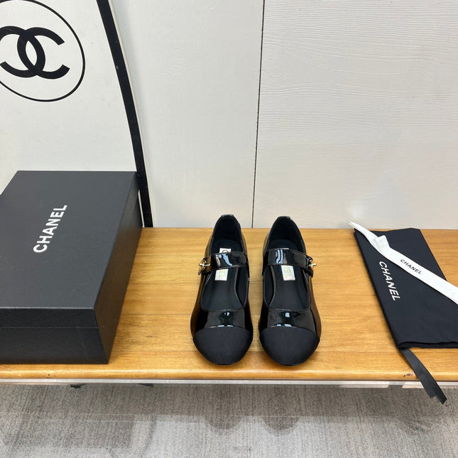 CHANEL 25S FLATS WITH FABRIC TOE IN BLACK GLOSSY CALFSKIN