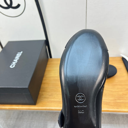 CHANEL 25S FLATS WITH FABRIC TOE IN BLACK GLOSSY CALFSKIN