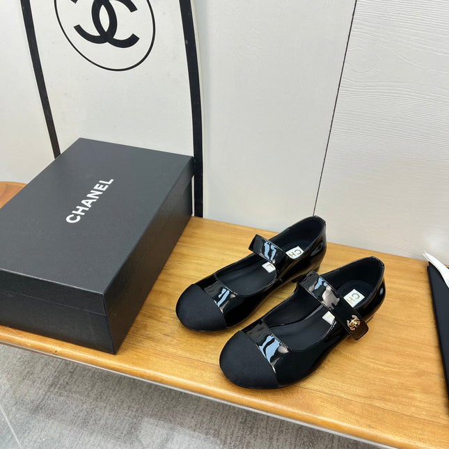 CHANEL 25S FLATS WITH FABRIC TOE IN BLACK GLOSSY CALFSKIN