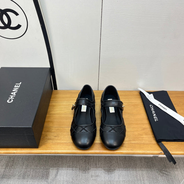 CHANEL FLAT MARY JANE SHOES 25S IN BLACK VELVET