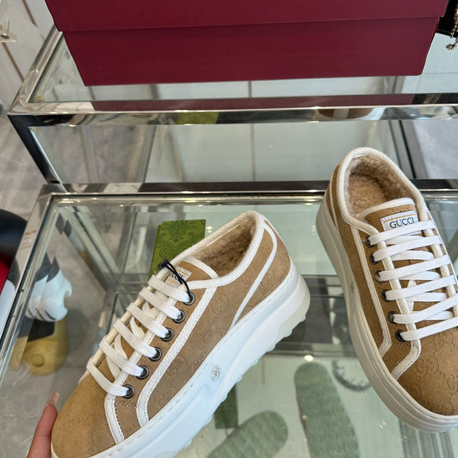 GG TENNIS SNEAKER IN CAMEL BROWN CANVAS WITH BEIGE FLEECE LINING