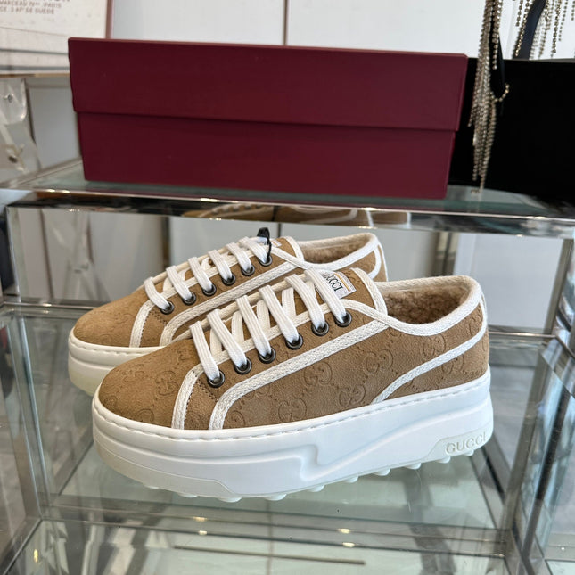 GG TENNIS SNEAKER IN CAMEL BROWN CANVAS WITH BEIGE FLEECE LINING