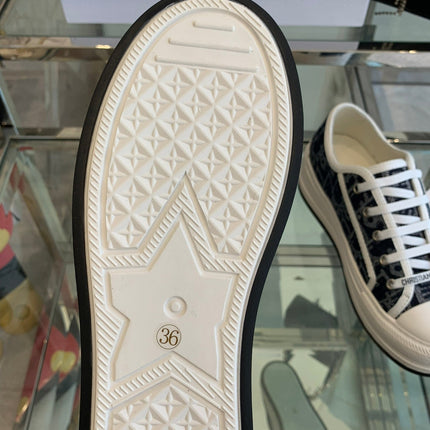 WALK'N PLATFORM SNEAKER IN IN NAVY BLUE EMBROIDERY ICONIC PATTERNS FABRIC