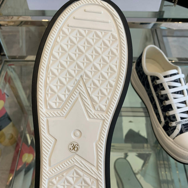 WALK'N PLATFORM SNEAKER IN IN NAVY BLUE EMBROIDERY ICONIC PATTERNS FABRIC