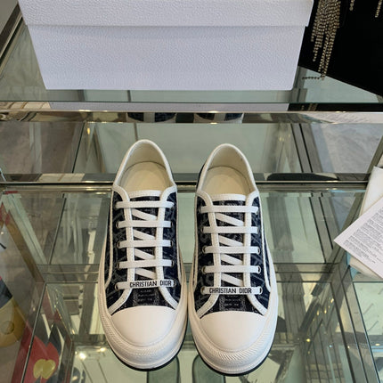 WALK'N PLATFORM SNEAKER IN IN NAVY BLUE EMBROIDERY ICONIC PATTERNS FABRIC