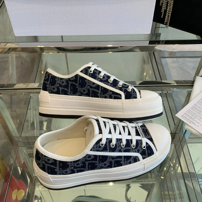 WALK'N PLATFORM SNEAKER IN IN NAVY BLUE EMBROIDERY ICONIC PATTERNS FABRIC