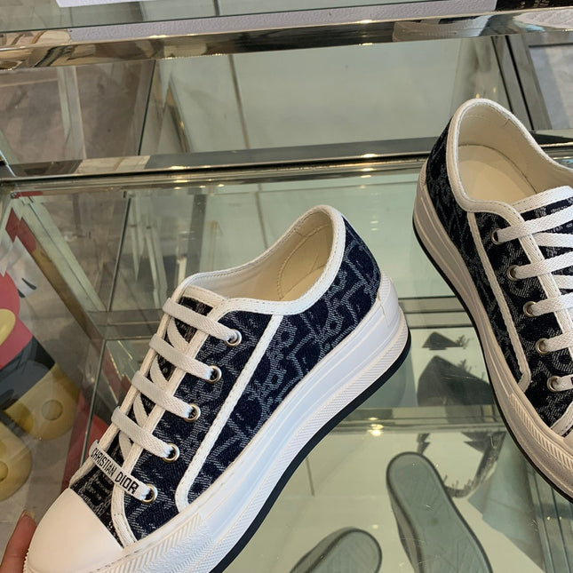 WALK'N PLATFORM SNEAKER IN IN NAVY BLUE EMBROIDERY ICONIC PATTERNS FABRIC