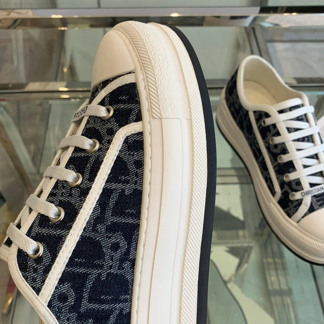 WALK'N PLATFORM SNEAKER IN IN NAVY BLUE EMBROIDERY ICONIC PATTERNS FABRIC