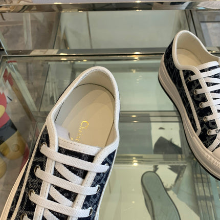 WALK'N PLATFORM SNEAKER IN IN NAVY BLUE EMBROIDERY ICONIC PATTERNS FABRIC