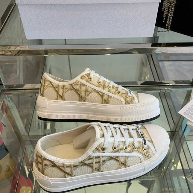 WALK'N PLATFORM SNEAKER IN BEIGE-GOLD TONE EMBROIDERED FABRIC