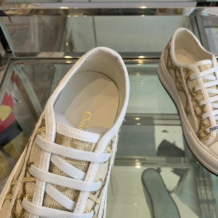 WALK'N PLATFORM SNEAKER IN BEIGE-GOLD TONE EMBROIDERED FABRIC