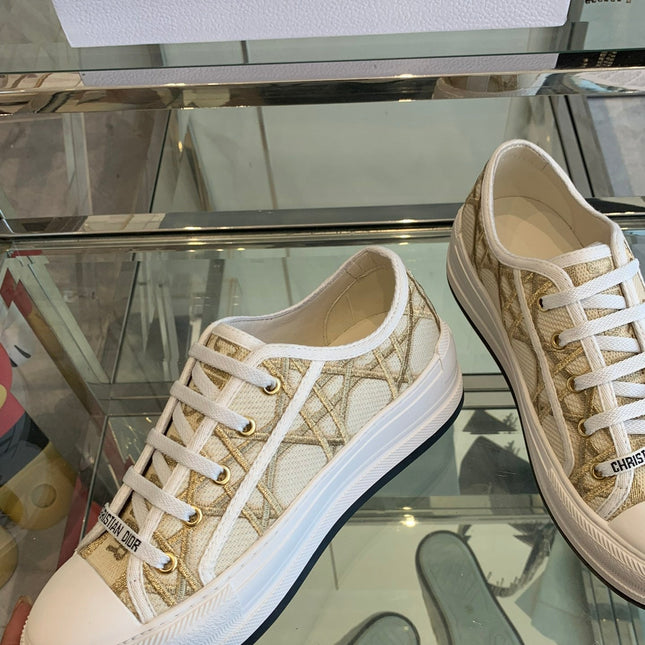 WALK'N PLATFORM SNEAKER IN BEIGE-GOLD TONE EMBROIDERED FABRIC