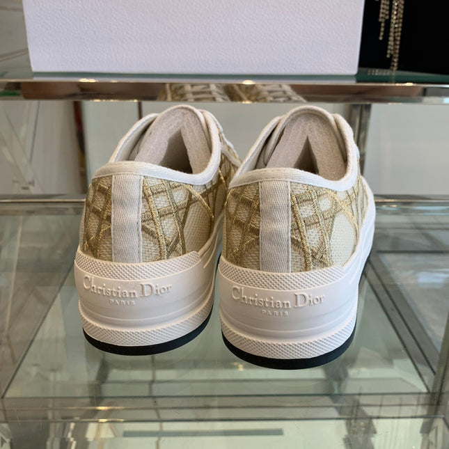 WALK'N PLATFORM SNEAKER IN BEIGE-GOLD TONE EMBROIDERED FABRIC