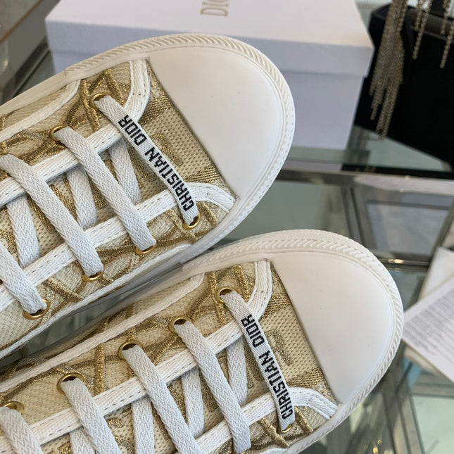 WALK'N PLATFORM SNEAKER IN BEIGE-GOLD TONE EMBROIDERED FABRIC