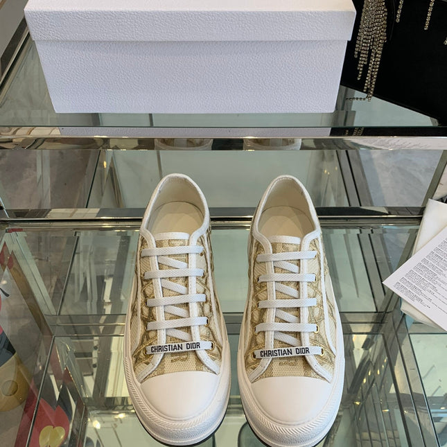 WALK'N PLATFORM SNEAKER IN BEIGE-GOLD TONE EMBROIDERED FABRIC