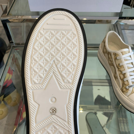 WALK'N PLATFORM SNEAKER IN BEIGE-GOLD TONE EMBROIDERED FABRIC