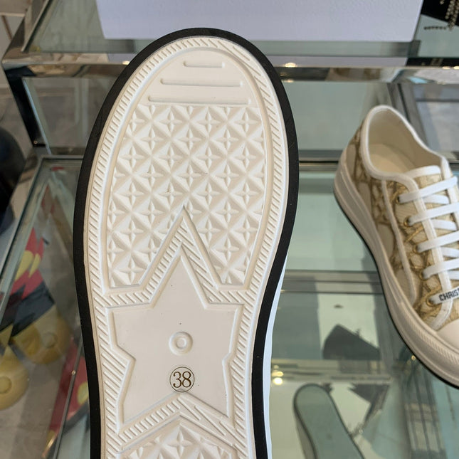 WALK'N PLATFORM SNEAKER IN BEIGE-GOLD TONE EMBROIDERED FABRIC