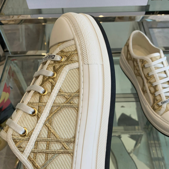 WALK'N PLATFORM SNEAKER IN BEIGE-GOLD TONE EMBROIDERED FABRIC