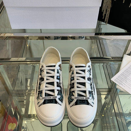 WALK'N PLATFORM SNEAKER IN COLORFUL EMBROIDERED FABRIC