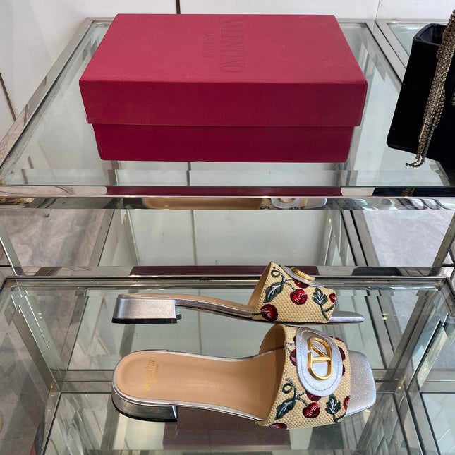 VLTN HIGH HEEL 25S 30 MM IN BEIGE FABRIC AND SILVER LAMBSKIN WITH EMBROIDERED CHERRY MOTIF