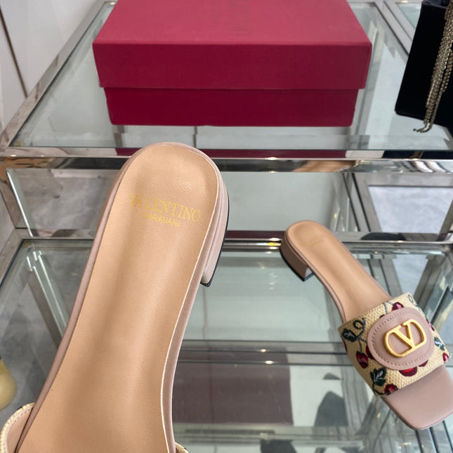 VLTN HIGH HEEL 25S 30 MM IN BEIGE FABRIC AND MUTED PINK LAMBSKIN WITH EMBROIDERED CHERRY MOTIF