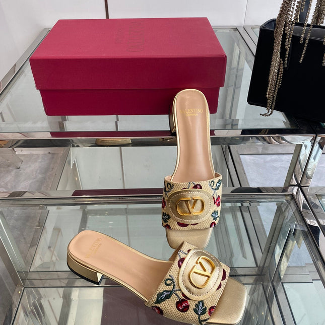 VLTN HIGH HEEL 25S 30 MM IN BEIGE FABRIC AND GOLD LAMBSKIN WITH EMBROIDERED CHERRY MOTIF