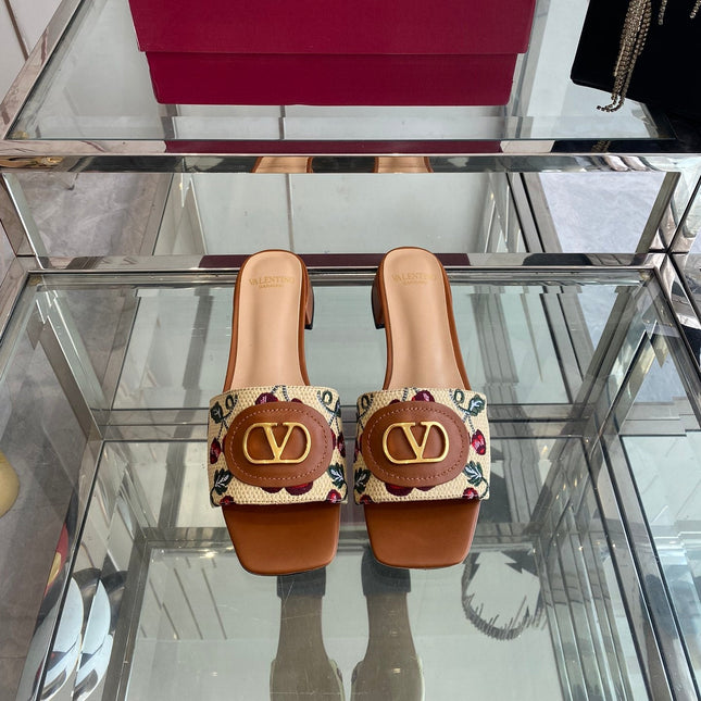 VLTN HIGH HEEL 25S 30 MM IN BEIGE FABRIC AND BROWN LAMBSKIN WITH EMBROIDERED CHERRY MOTIF