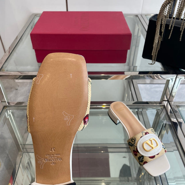 VLTN HIGH HEEL 25S 30 MM IN BEIGE FABRIC AND WHITE LAMBSKIN WITH EMBROIDERED CHERRY MOTIF