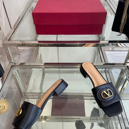 VLTN HIGH HEEL 25S 30 MM IN BLACK LAMBSKIN WITH GOLD HARDWARE