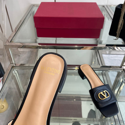 VLTN HIGH HEEL 25S 30 MM IN BLACK LAMBSKIN WITH GOLD HARDWARE