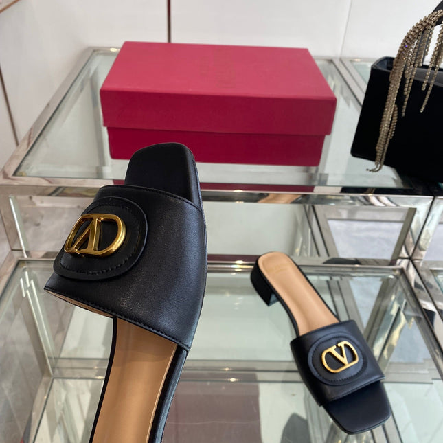 VLTN HIGH HEEL 25S 30 MM IN BLACK LAMBSKIN WITH GOLD HARDWARE