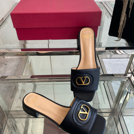 VLTN HIGH HEEL 25S 30 MM IN BLACK LAMBSKIN WITH GOLD HARDWARE